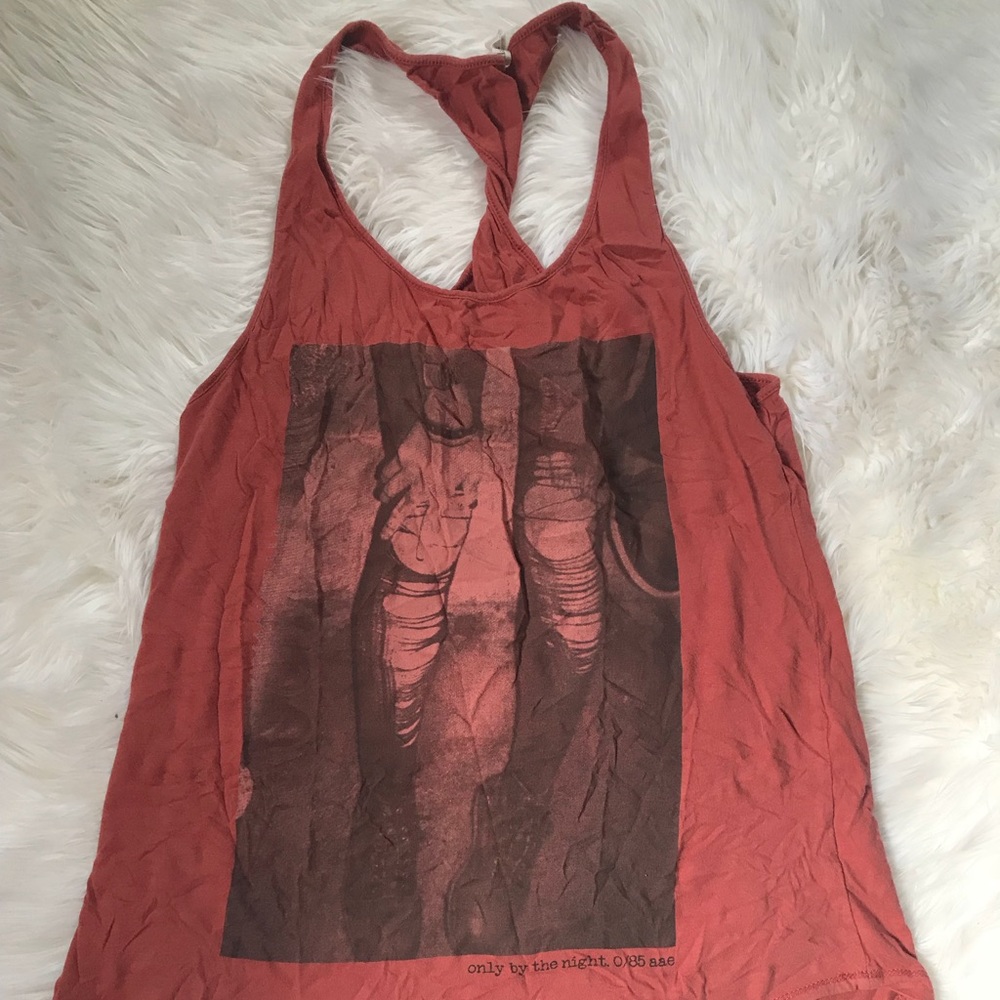 Graphic tank